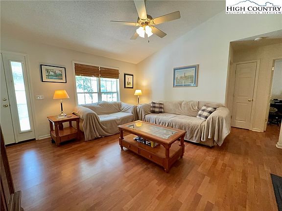 3rd image of 109 Doe Run