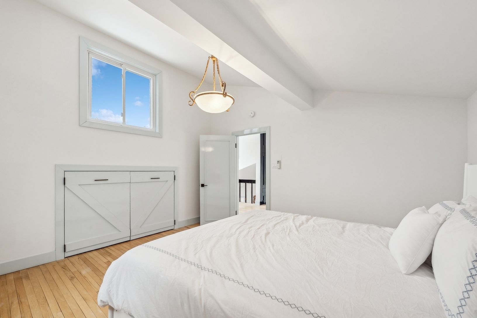  Upper bedroom 2