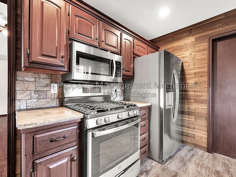813 Daniel Ln — Photo 9