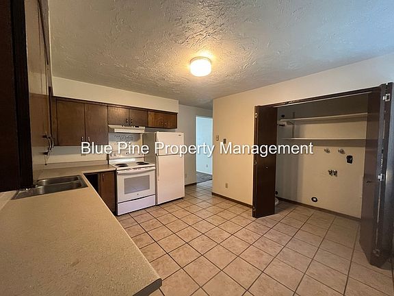 4th image of 256 W 19th St