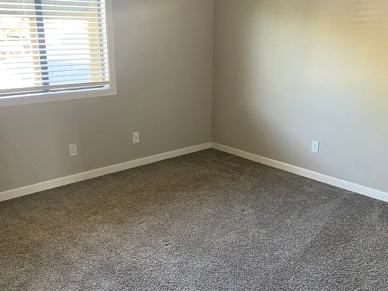 Dry Creek Apartments — Photo 6