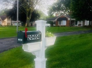 20404 E River Rd, Grosse Ile, MI 48138