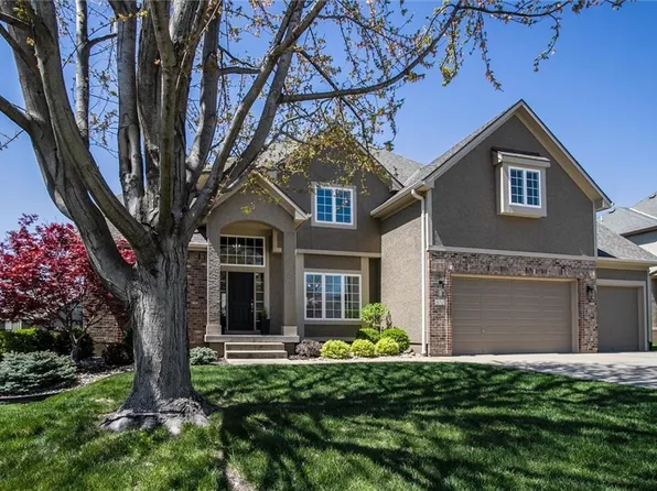 512 NE Spring Creek Pl, Lees Summit, MO 64086