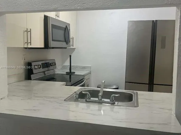 4550 NW 9th St APT 114E, Miami, FL 33126