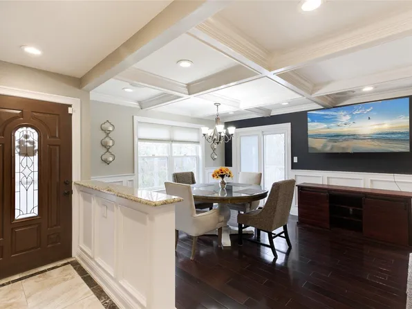 55 Sutton Place #55, Islandia, NY 11749