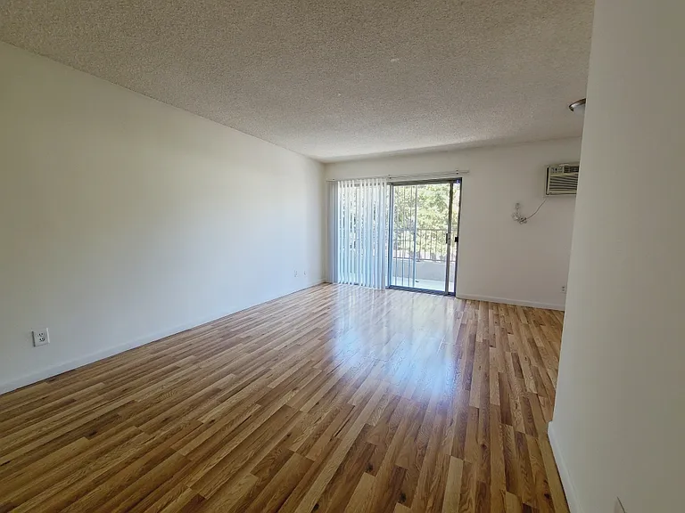 327 S Virgil Ave #110 — Photo 6