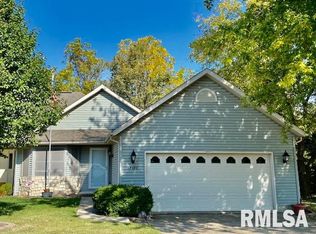 19298 Pinecrest Rd, Petersburg, IL 62675