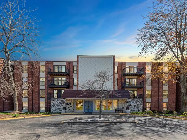 578 Sarah Ln APT 103, Saint Louis, MO 63141