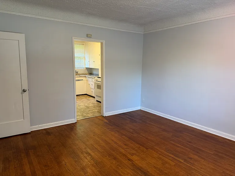 1500 N Jarrett St — Photo 3