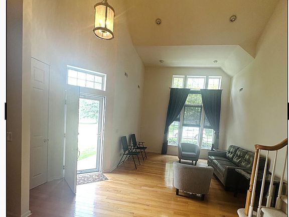 3rd image of 121 Einstein Way