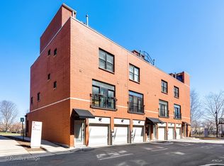 2348 W Oakdale Ave, Chicago, IL 60618