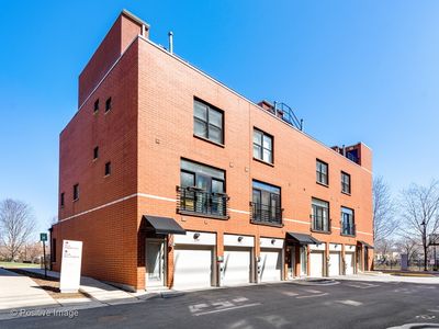 2348 W Oakdale Ave, Chicago, IL, 60618