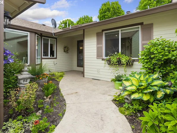 10300 SW Greenleaf Ter, Tigard, OR 97224