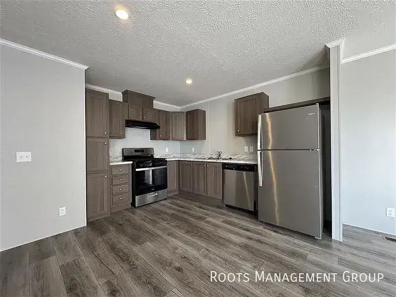 1st image of 700 E 6th St #155