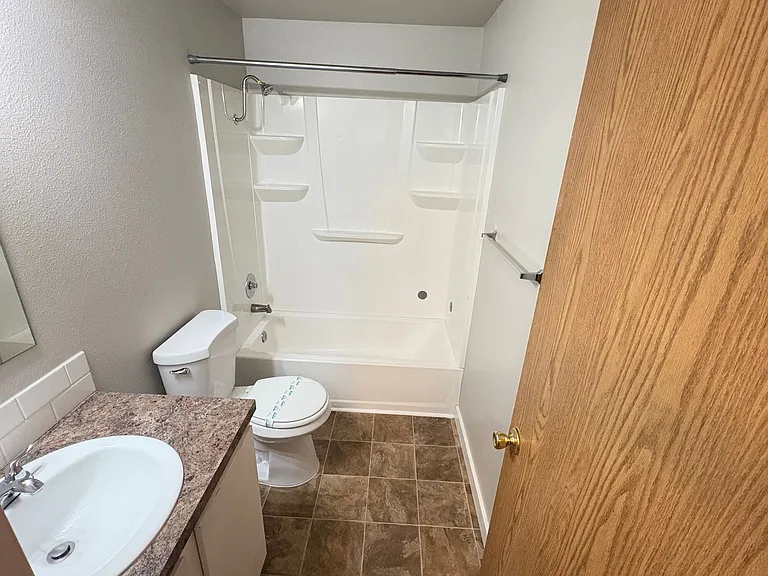 CCH5114--Apple Knoll Townhomes — Photo 8