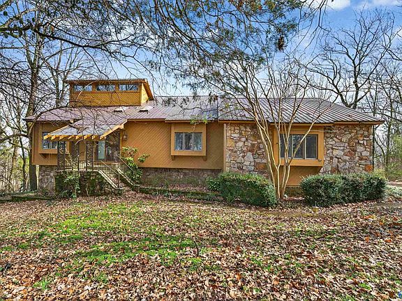 2nd image of 161 Stoneway Trl