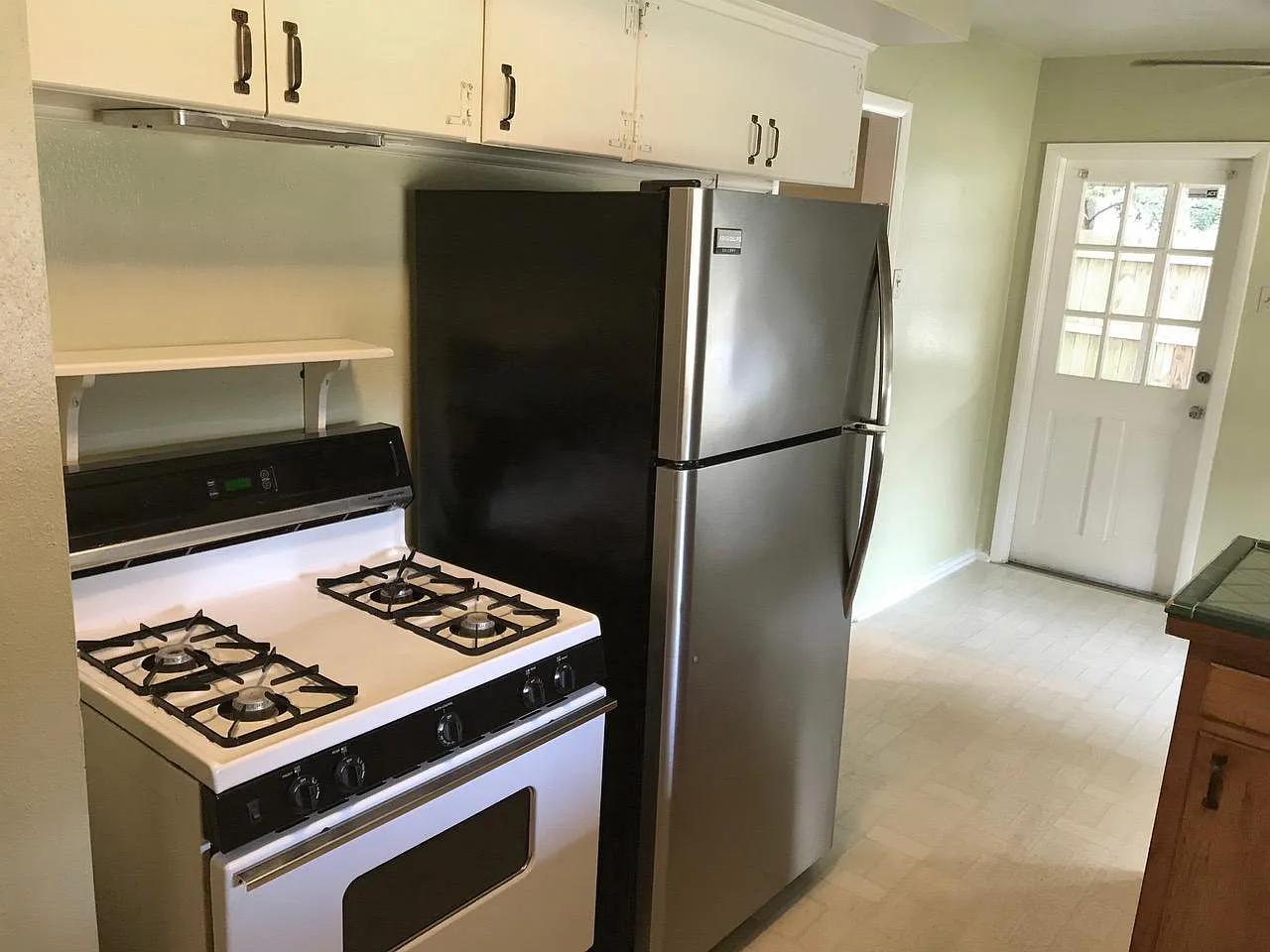 3 bed, 1177 sqft, $2,300 — Photo 4