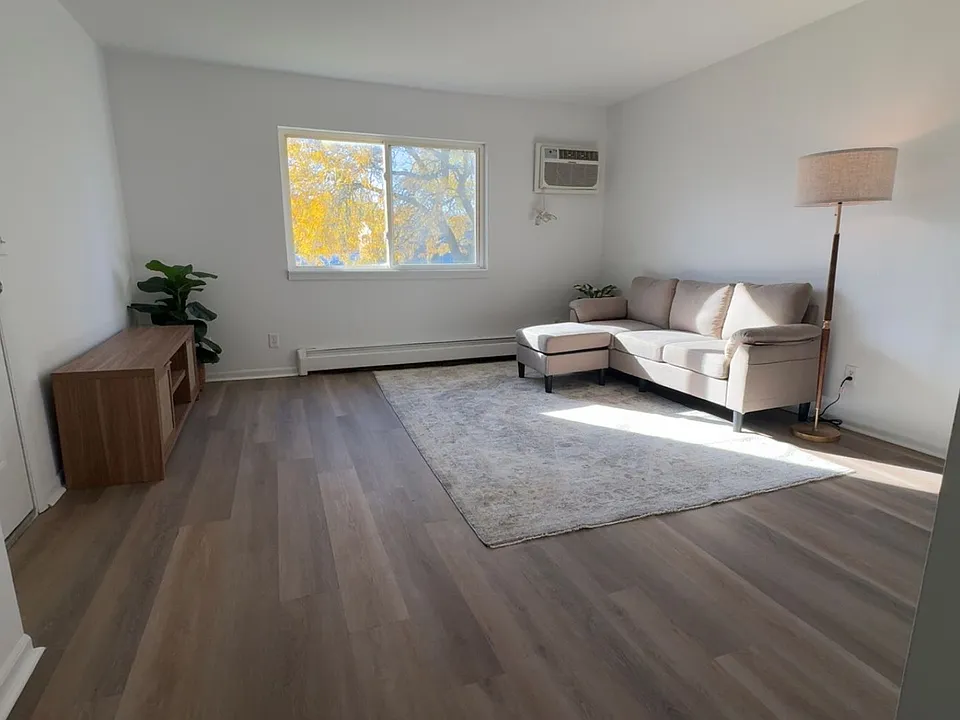 2323-2329 30th St SW