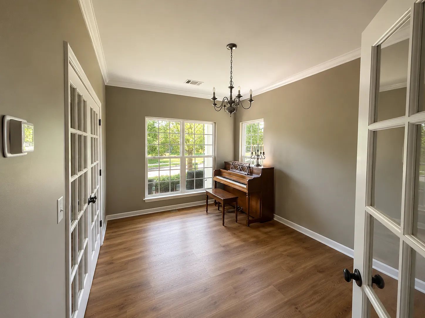 4 bed, 2.5 bath, 2290 sqft, $2,900 — Photo 2