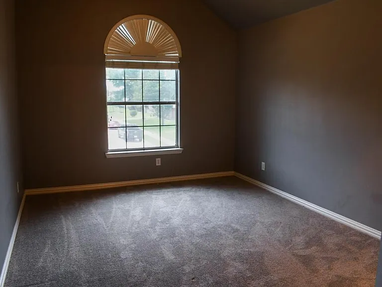 409 Royal Crest Dr — Photo 25