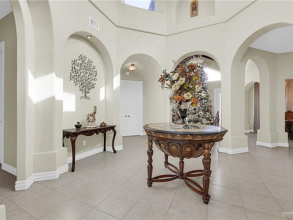 3rd image of 800 E Balboa Ave