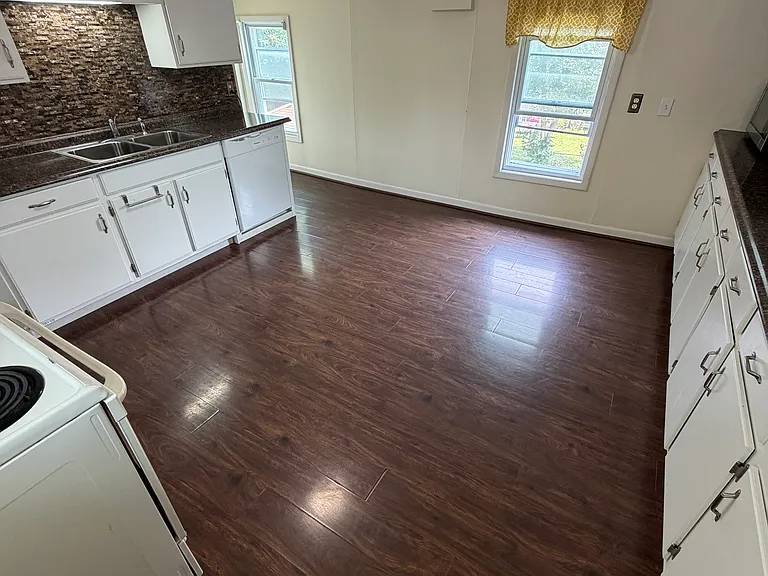 140 Summit St #2 — Photo 17