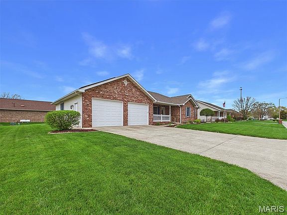 3rd image of 1121 Lakeview Dr