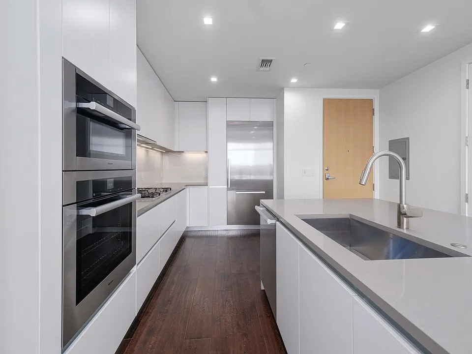 501 West Ave #2302