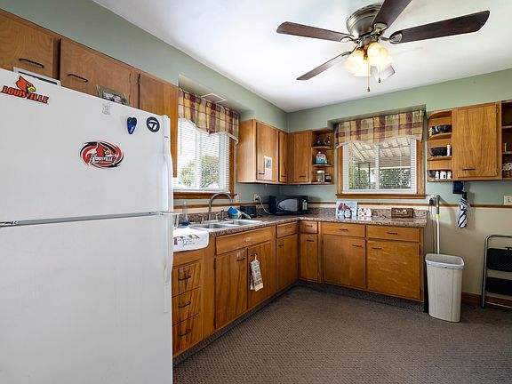 4th image of 229 Sunset Dr