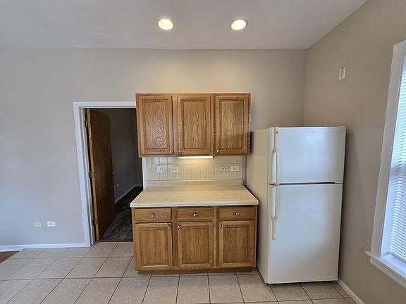 3rd image of 1225 W Grand Avenue # Fl 2nd