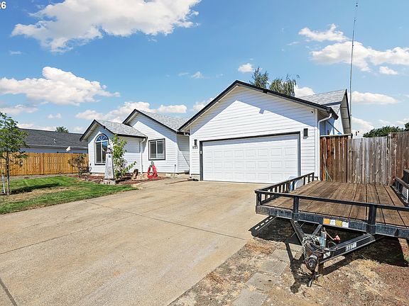 3rd image of 953 W 17th Ave