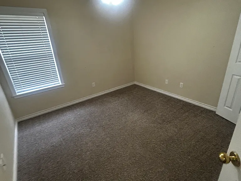 3744 Essen Loop — Photo 9