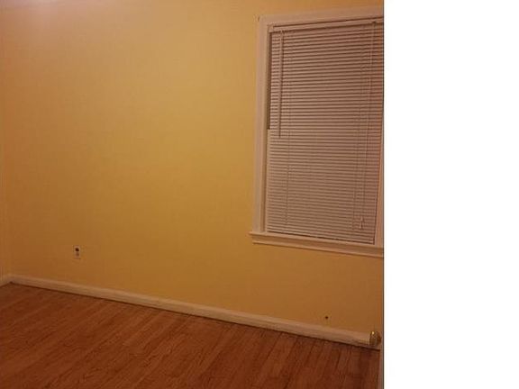 3rd image of 19375 Shaftsbury Ave