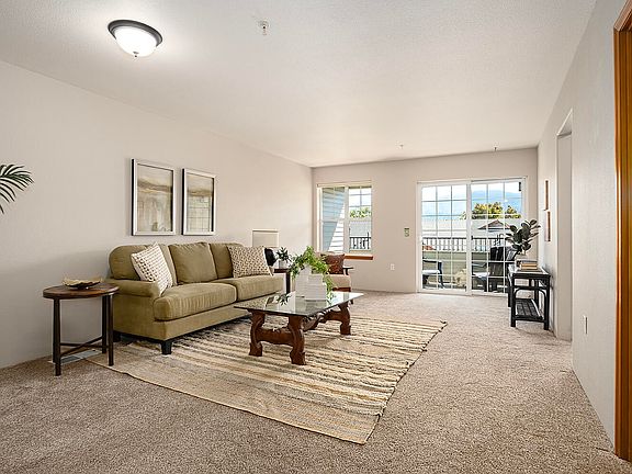 2nd image of 933 Mountain Meadows Cir