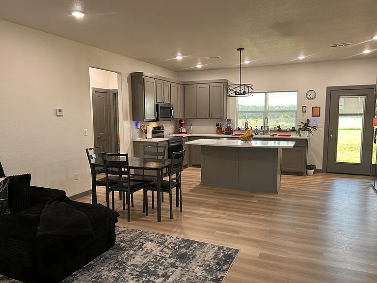 84 Michael Ave — Photo 6