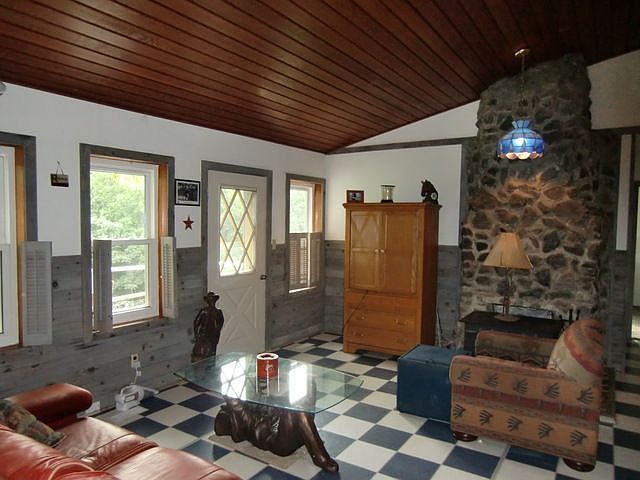 2nd image of 9095 Deer Hill Rd