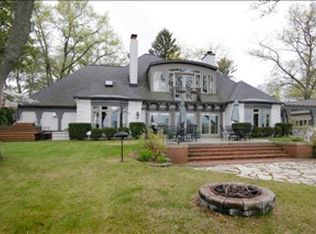 826 Country Club Dr, Battle Creek, MI 49015