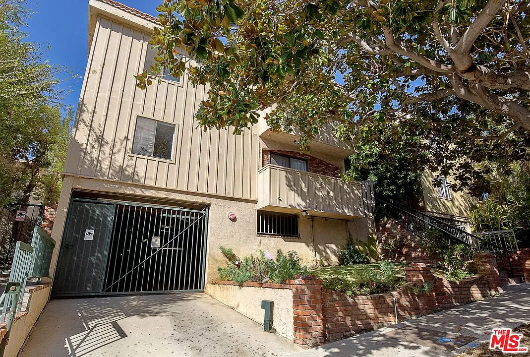 3 bed, 3.0 bath, 2086 sqft, $5,600 — Photo 1