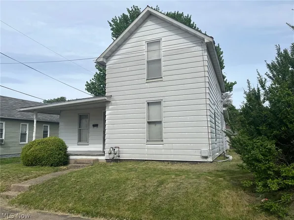 690 John St, Coshocton, OH 43812