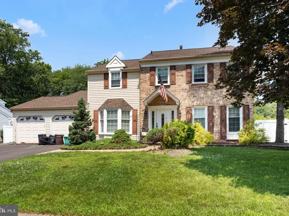 573 Croasdale Dr, Langhorne, PA 19047