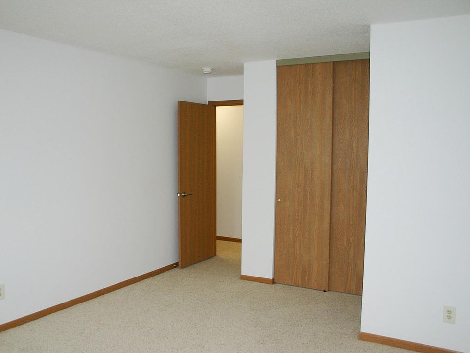 2nd image of 204 E Front St