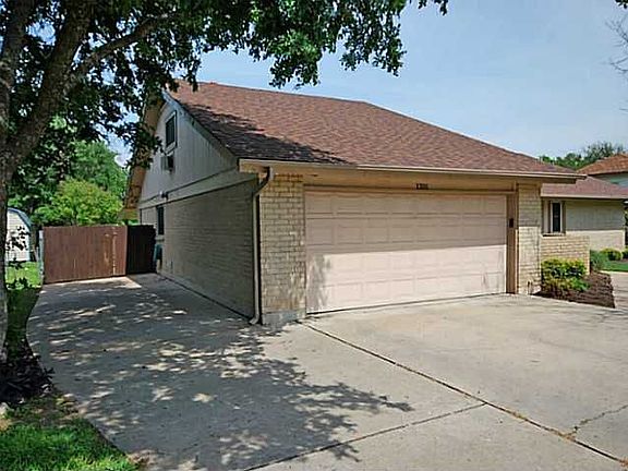3rd image of 1201 Deepwood Dr
