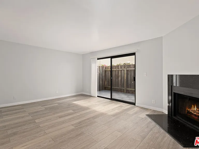 2337 Oak St #2 — Photo 15