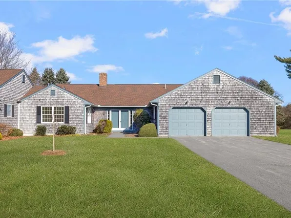 81 Young Dr, Portsmouth, RI 02871