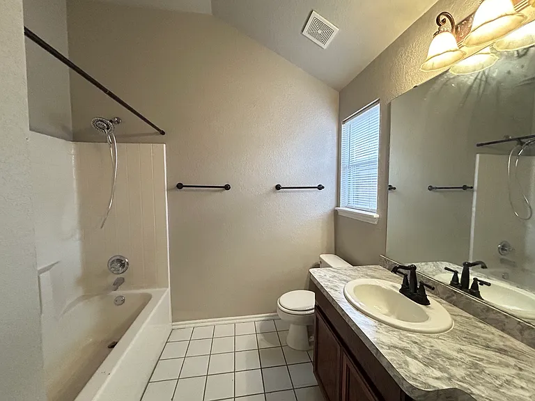 1920 E View Dr — Photo 5
