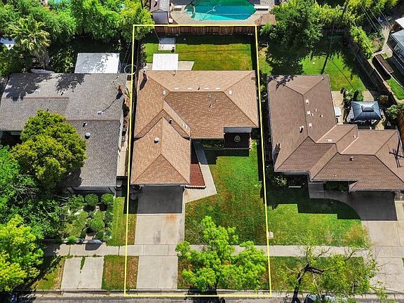 2nd image of 807 Oak Ridge Dr