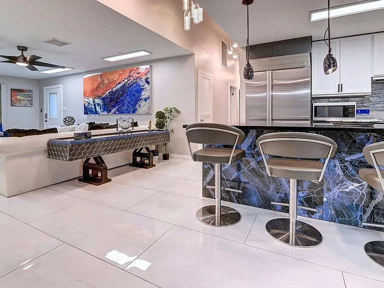 121 W Balboa Dr — Photo 41