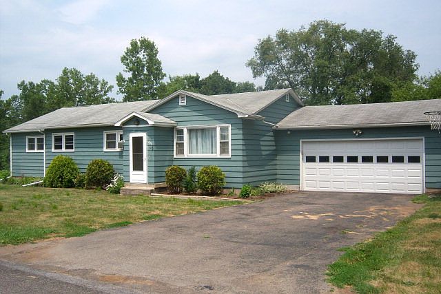 1st image of 229 Sunnyfield Dr