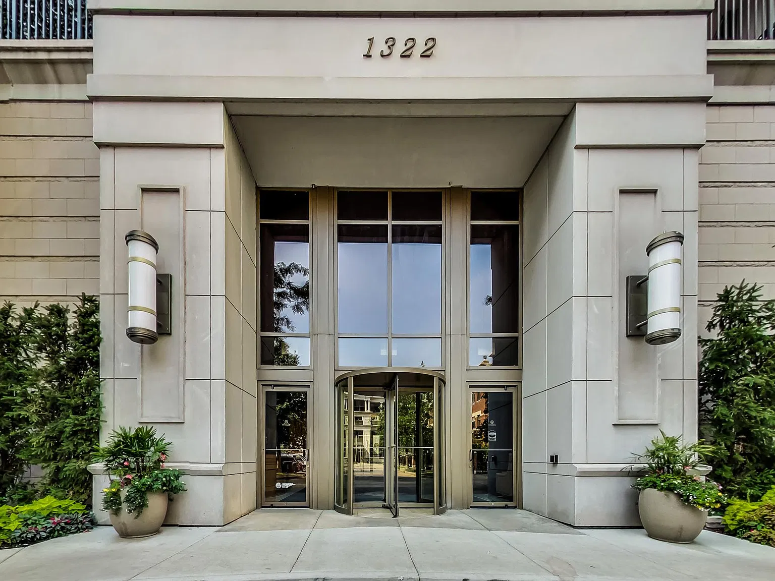 1 bed, 875 sqft, $2,800 — Photo 2