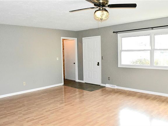 2nd image of 1625 Scarborough Dr